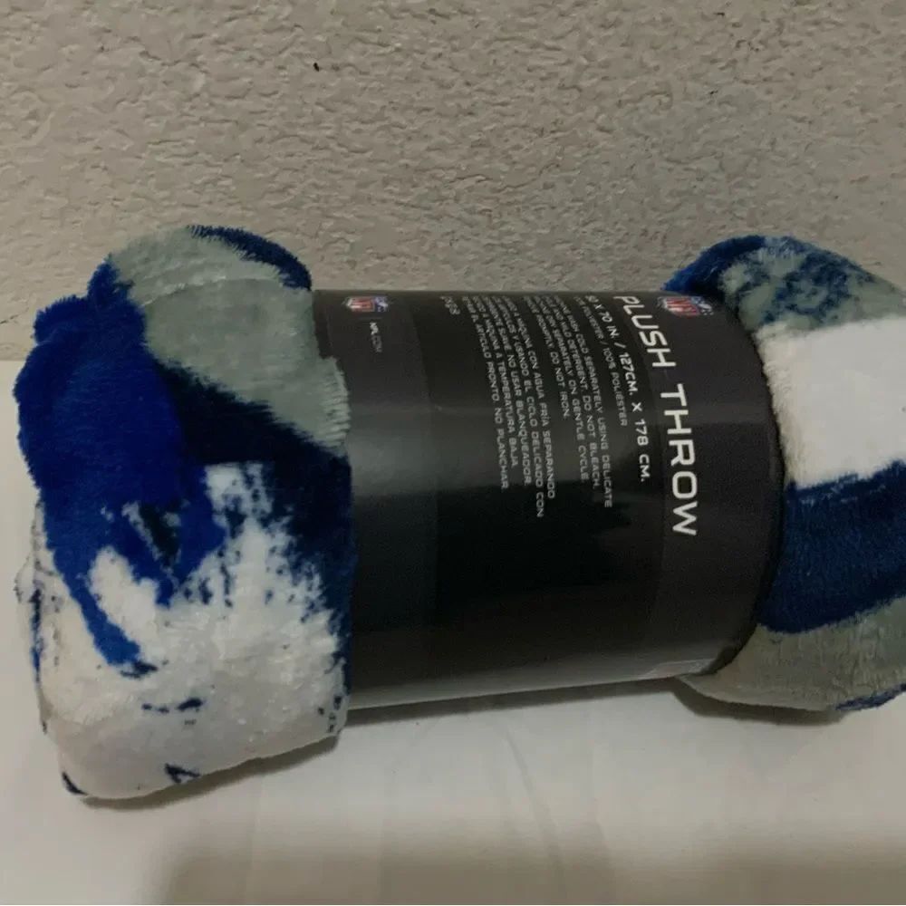 Dallas Cowboys Fleece plush Throw NWT Grid Iron NFL 50" x 70”